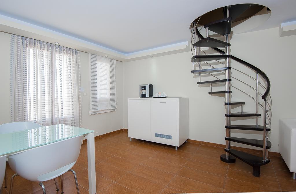 Splendour Hotel And Suites Фиростефани Екстериор снимка