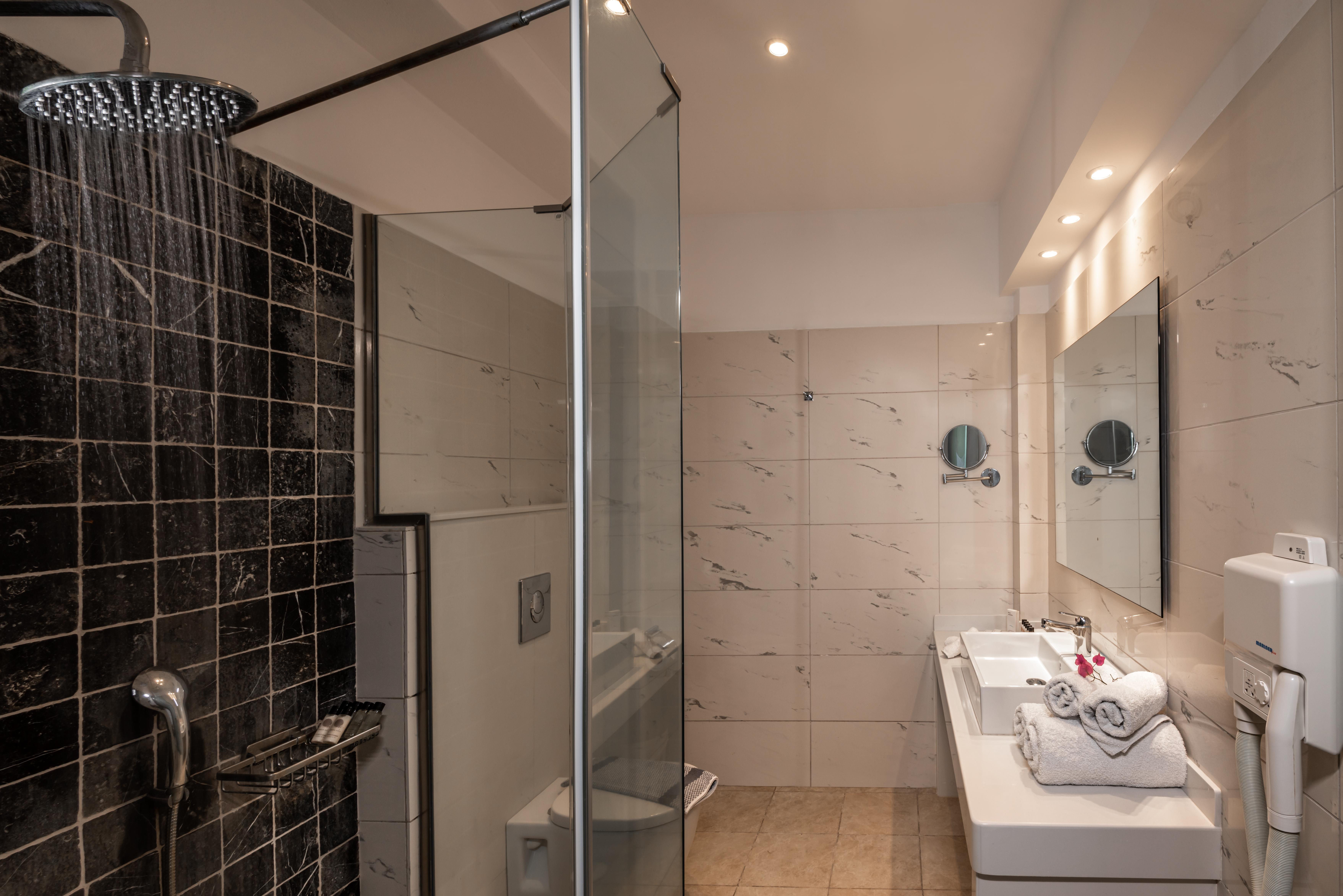 Splendour Hotel And Suites Фиростефани Екстериор снимка